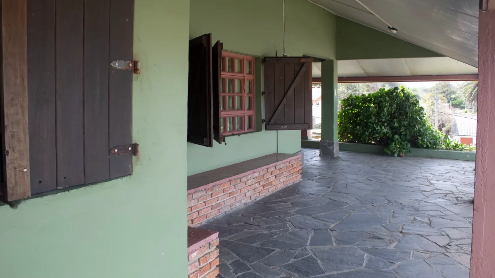 Galería exterior de Rancho Bosco.