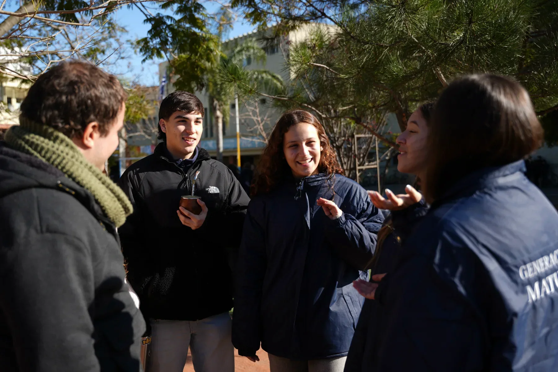 Estudiantes de Maturana participando en una experiencia grupal.